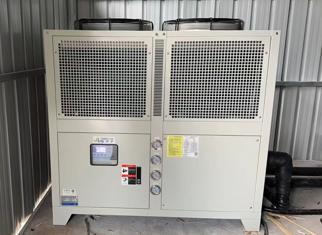 航天企業(yè)15匹風(fēng)冷冷水機案例
